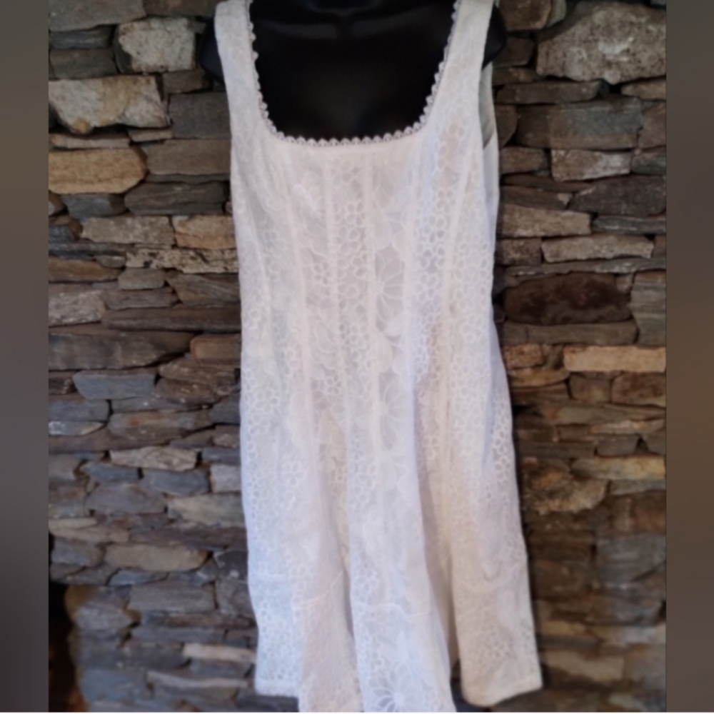 Nanette Lepore Starry Night beautifully crafted white lace dress size 12,